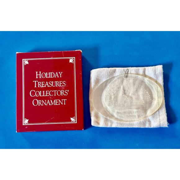 1995 Holiday Treasures Collectors’ Acrylic Oval Ornament Peace On Earth Church - Picture 2 of 13